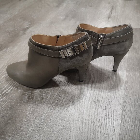 Vince Camuto Vanny Ladies Size 7.5 Grey Leather Upper Bootie - Picture 1 of 11